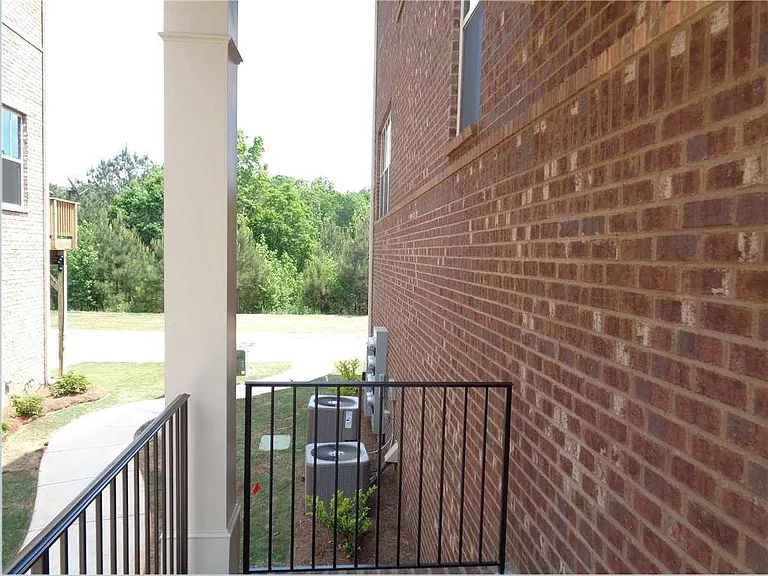 661 Sunset Park Dr — Photo 3