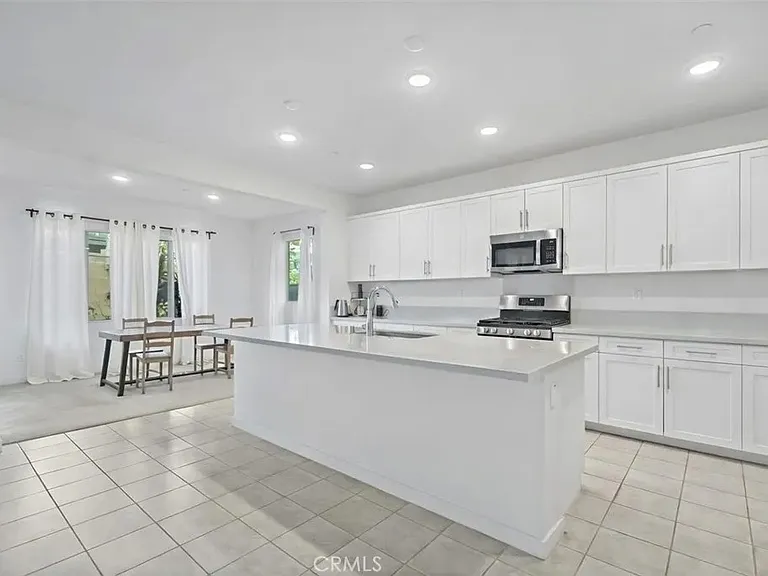 2575 E Embry Ln — Photo 6
