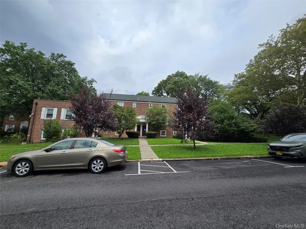 144-15 Village #3GC, Briarwood, NY 11435