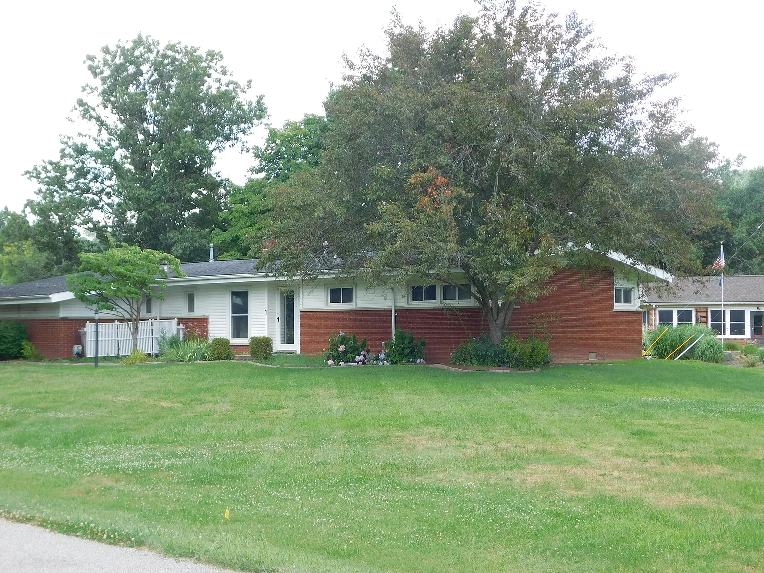 3 bed, 1.5 bath, 1711 sqft, $2,200 — Photo 1