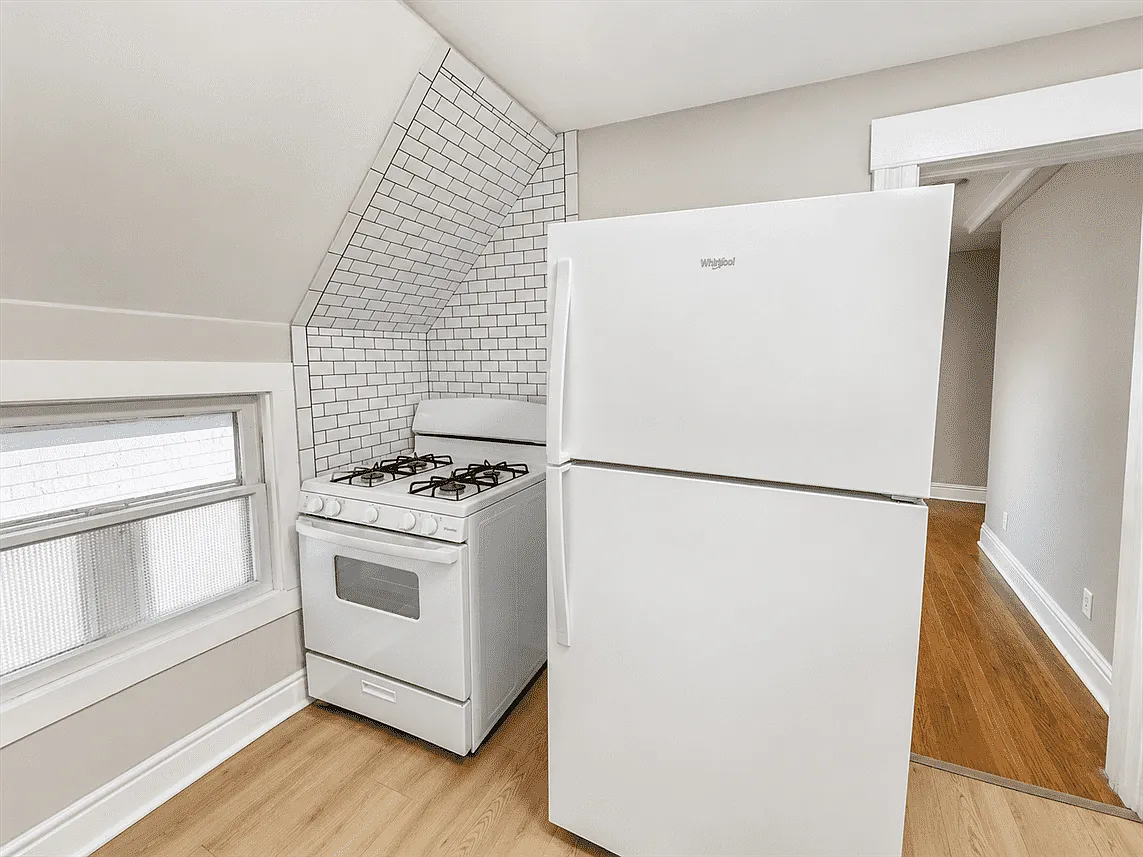 2 bed, 652 sqft, $1,100 — Photo 2