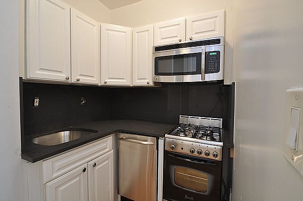 1st image of 876 Lexington Ave APT 3B