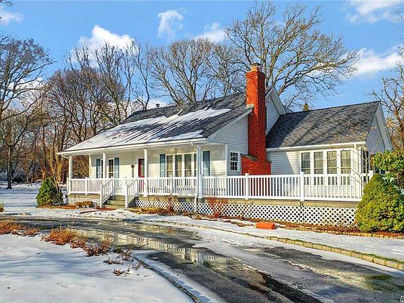 4th image of 79 Moriches Ave