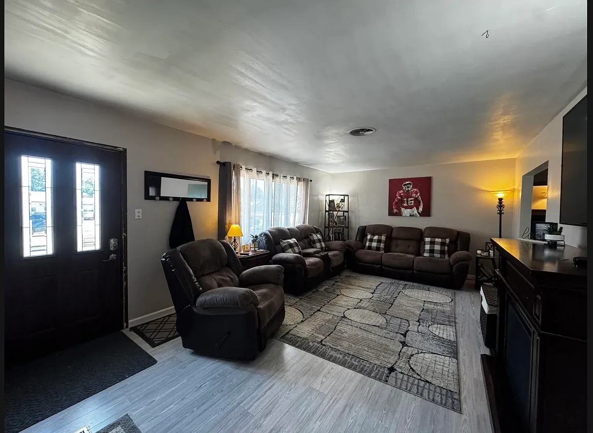 812 West 4th Street - 1 — Photo 3