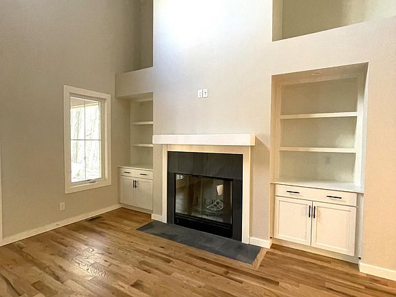 3rd image of 14205 Wildwood Ln