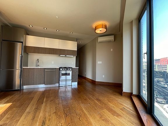 2nd image of 865 Willoughby Ave #3DD