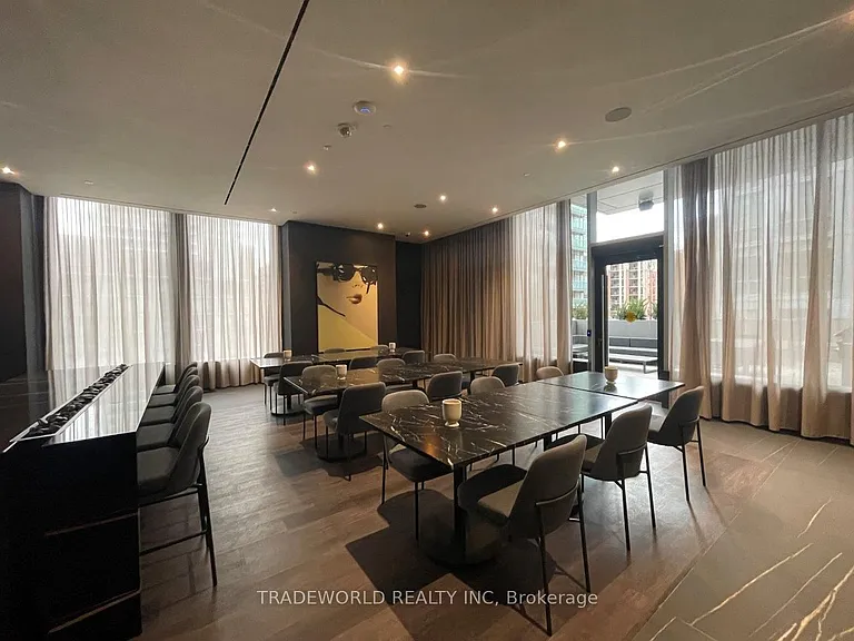 11 Yorkville Ave #5302 — Photo 35