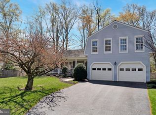 9613 Burnt Oak Dr, Fairfax Station, VA 22039