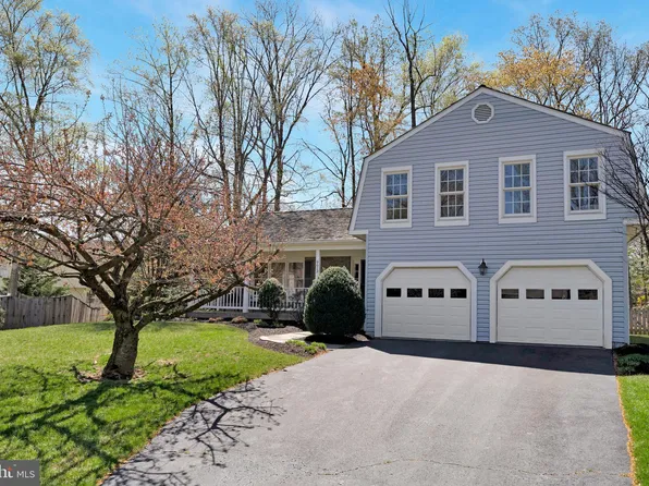 9613 Burnt Oak Dr, Fairfax Station, VA 22039