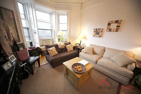 Rented by Metropolitan Realty | media 9