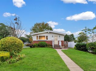 423 Westview Avenue, Deer Park, NY 11729