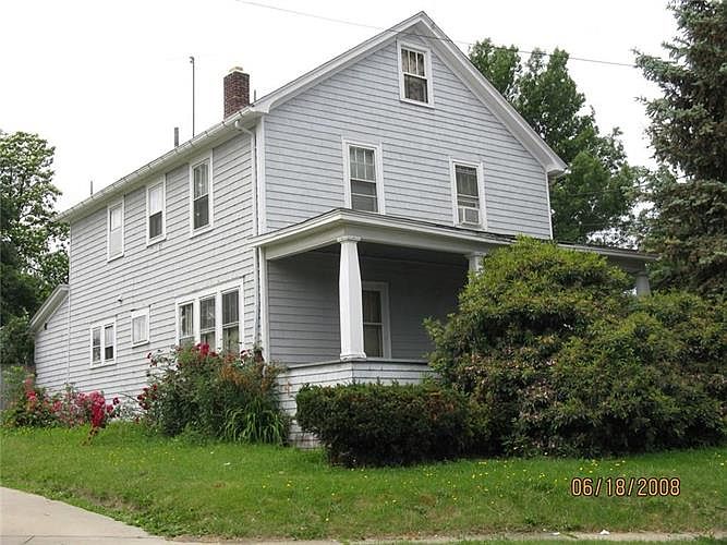 2nd image of 2904 Pine Ave