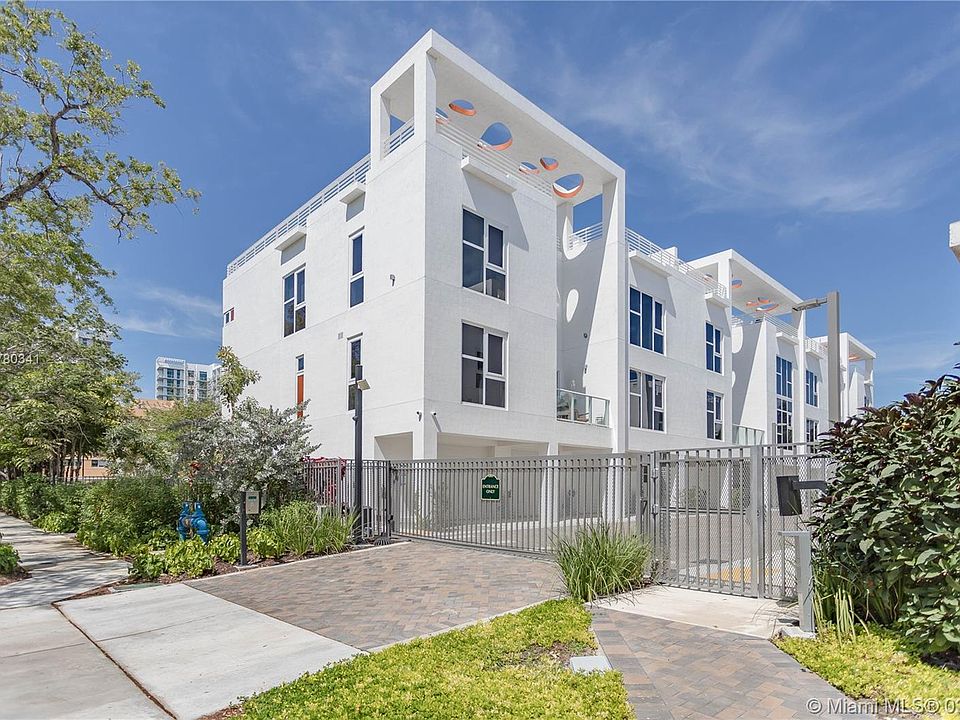 1st image of 455 NE 39th St Unit 304