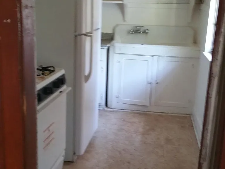 154 E Herndon St #B — Photo 12