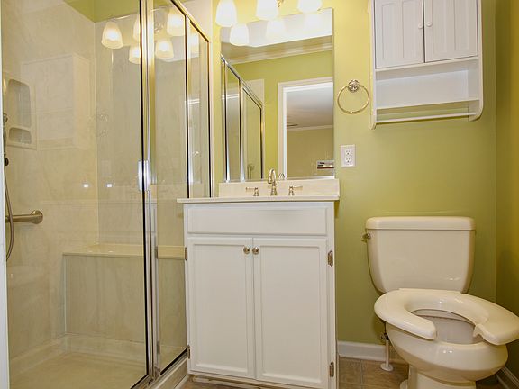 3rd image of 604 Orourke Dr