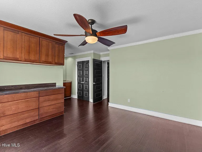 8711 Plantation Dr #302 — Photo 44