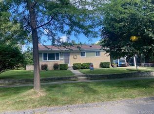 1148 Parallel St, Fenton, MI 48430