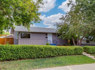 8 S Hazelwood Cres SW, Calgary, AB T2V3B9