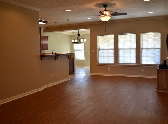 2nd image of 106 Zephyr Dr