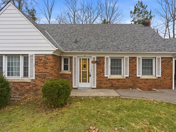 18 King Georges Dr, Toronto, ON M6M 2G9