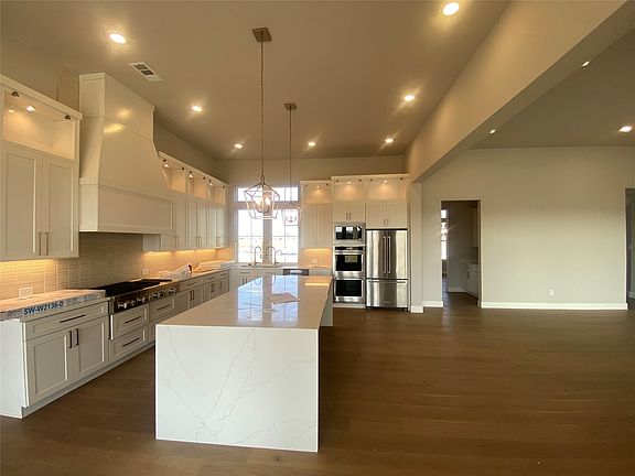 3rd image of 3404 Sweetwater Dr
