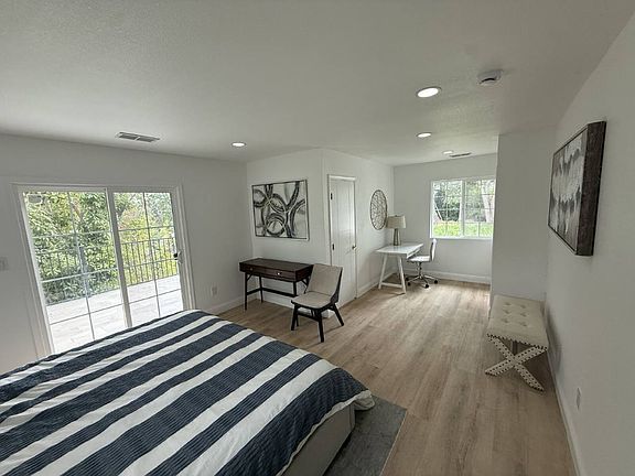 5th image of 2660 Ross Pl