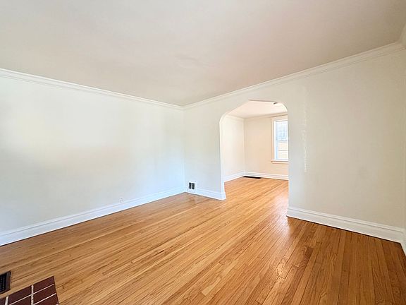 3rd image of 5837 Hampton Ave