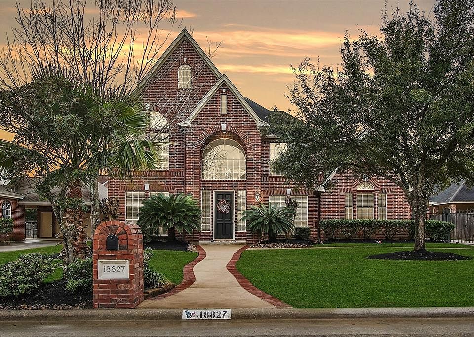 This beautiful Spring Creek Oaks home is sure to impress!
