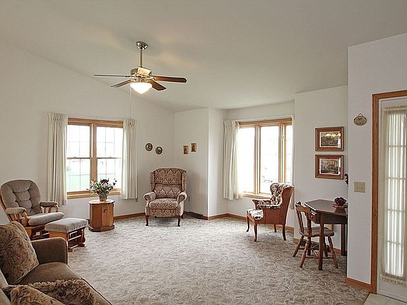 4th image of 110 Country View Dr