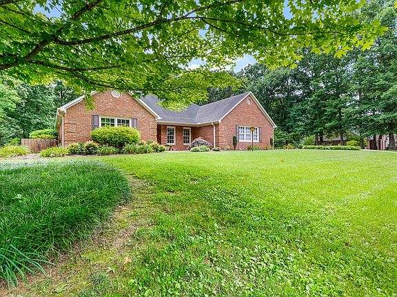 3rd image of 65 King Arthur Dr