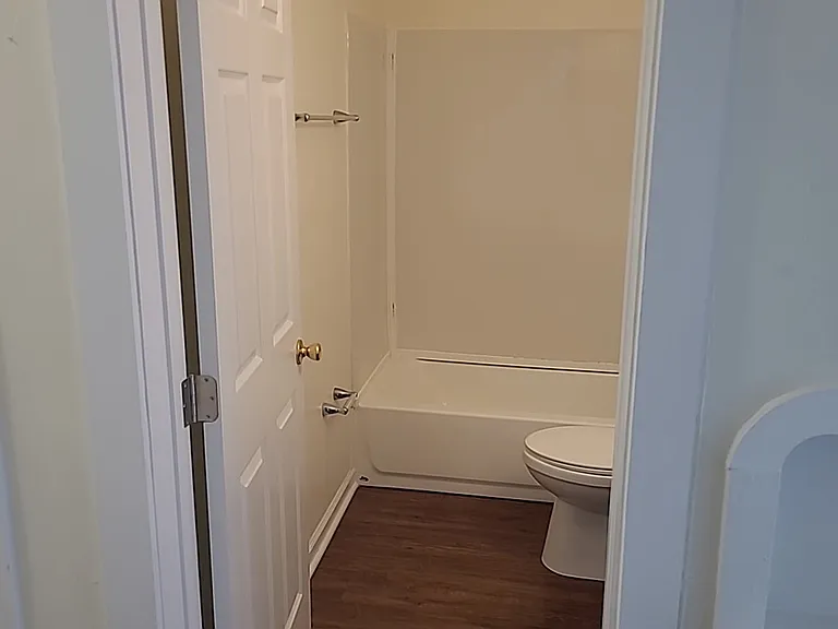 802 W Moore St — Photo 1