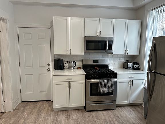 2nd image of 2337 W Superior St APT 1F