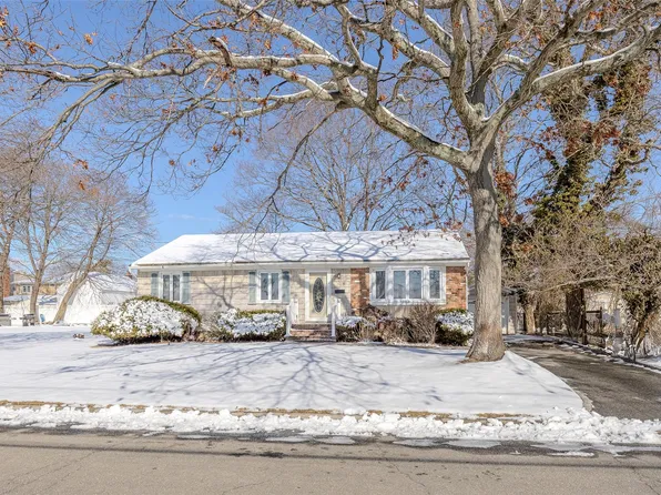 110 Louis Street #B, Massapequa, NY 11758