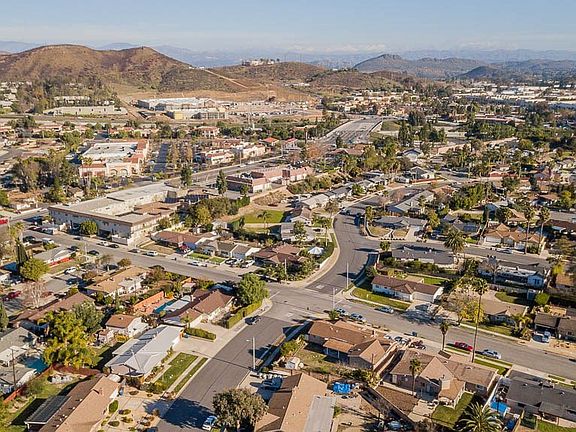 3rd image of 494 Dorena Dr
