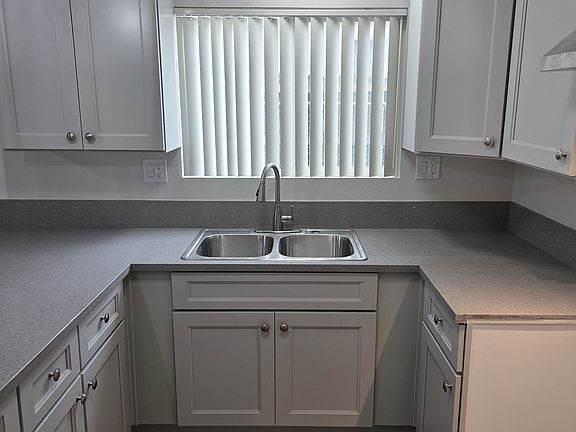 4th image of 9600 Maie Ave