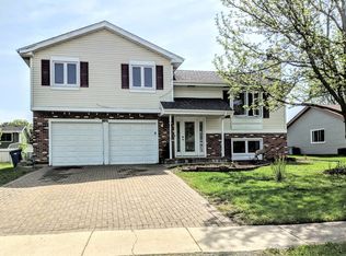 3875 Shoal Dr, Hanover Park, IL 60133