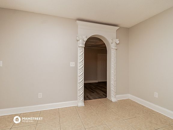 4th image of 2532 Poinsetta Ave