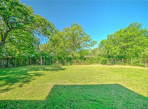 2nd image of 3208 Rosehill Dr