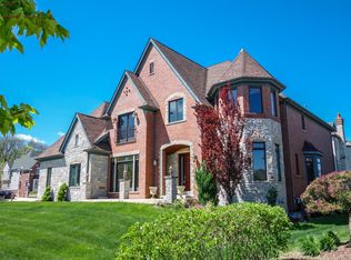 11 Baker Ln, Naperville, IL 60565