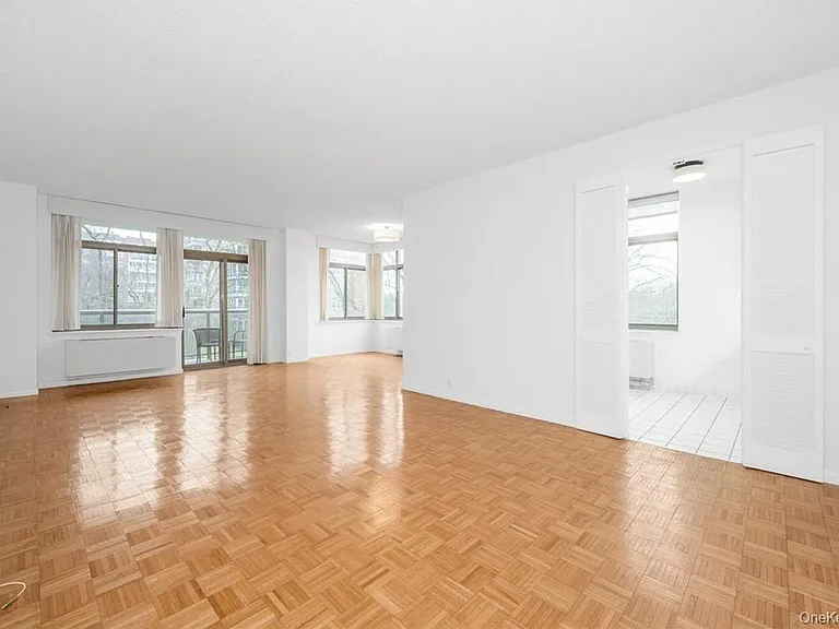 35 N Chatsworth Ave #3V — Photo 6