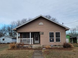 415 N Ozark St, Girard, KS 66743
