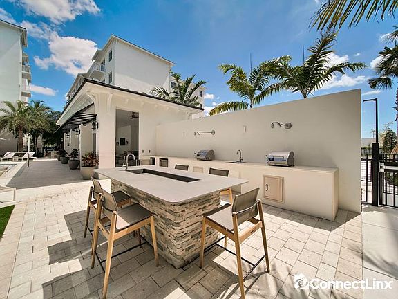 5th image of 10530 NW 78th St #2824460