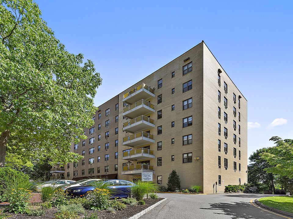 1st image of 35 Stewart Pl APT 305
