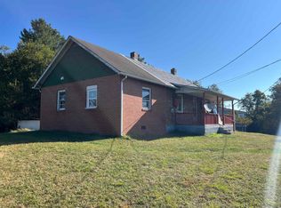 7331 Manns Dr, New River, VA 24129