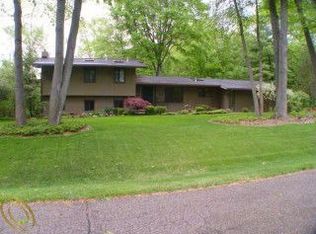 29041 Summerwood Rd, Farmington Hills, MI 48334