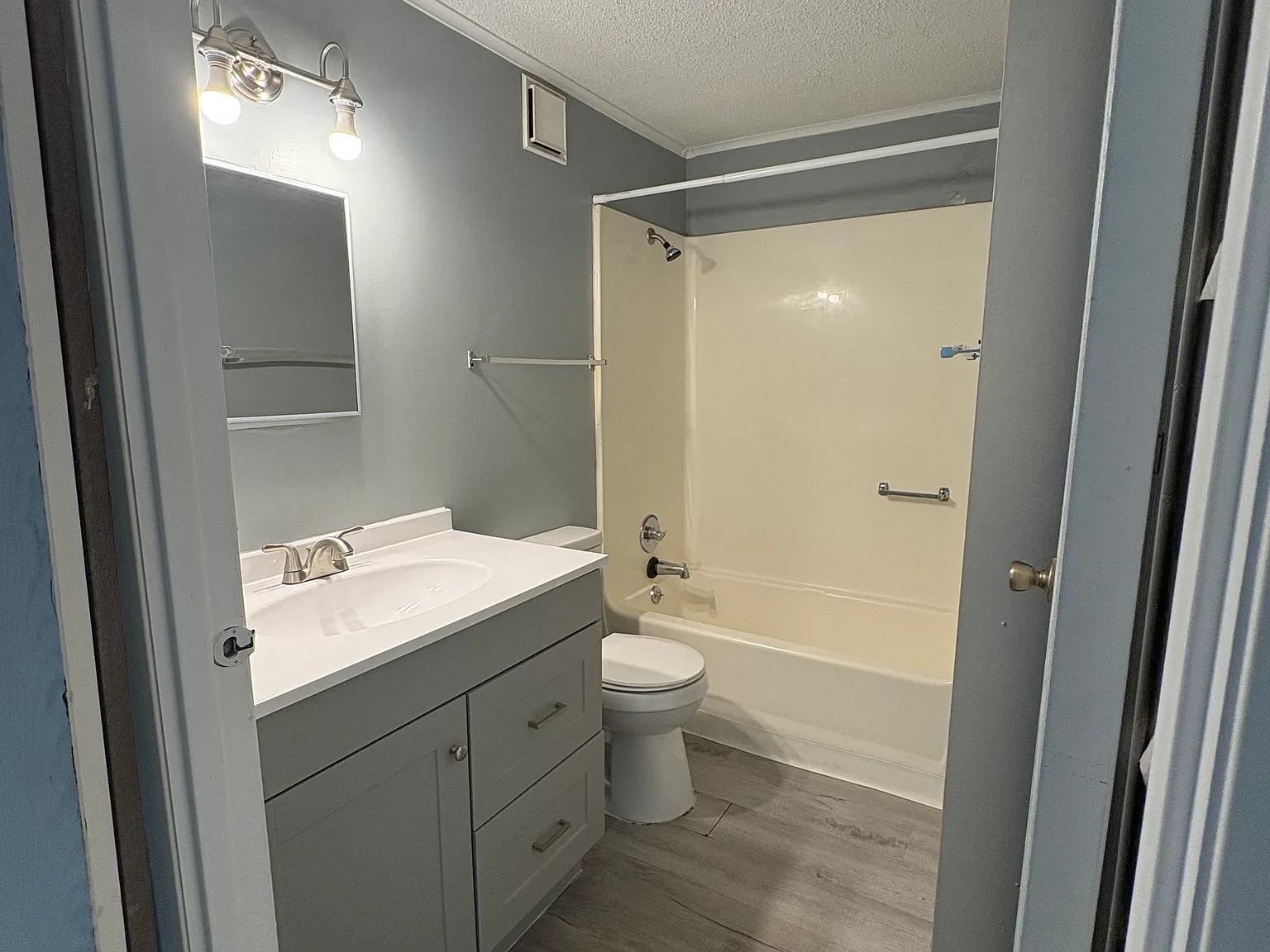 37917 Hillside Ln — Photo 3