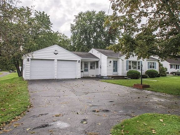 2nd image of 29 Scott Crescent Dr