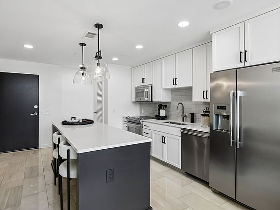 4th image of 1212 Laurel St APT 406