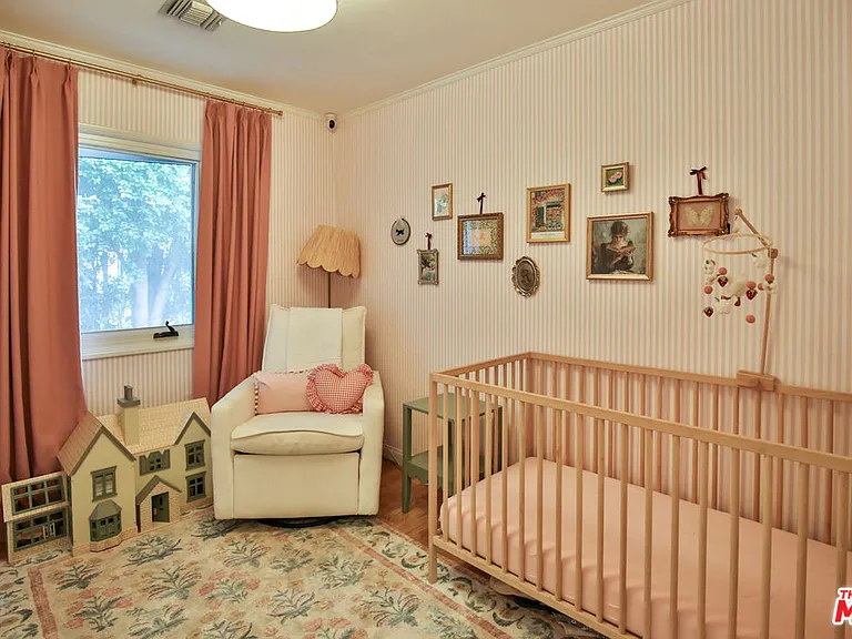 2330 Walnut Ave — Photo 18