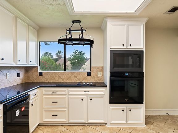 4th image of 101 Fairway View Ln